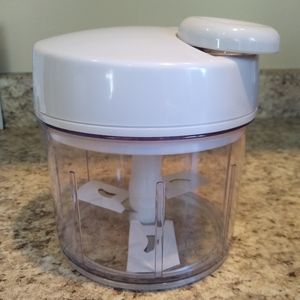 NEW Pampered Chef Manual Food Processor